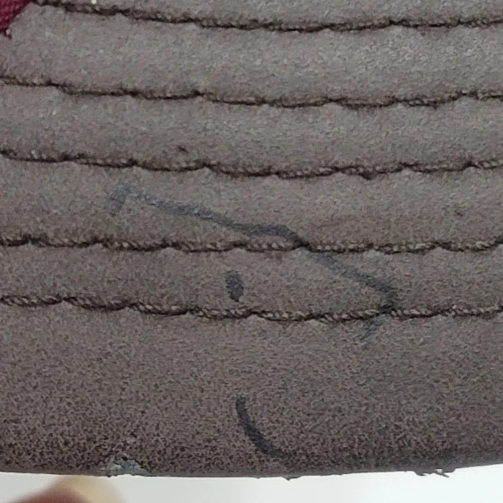 Harry Potter Platform 9 3/4 Maroon Hat Wizarding World Universal Studios OSFM - Picture 7 of 11